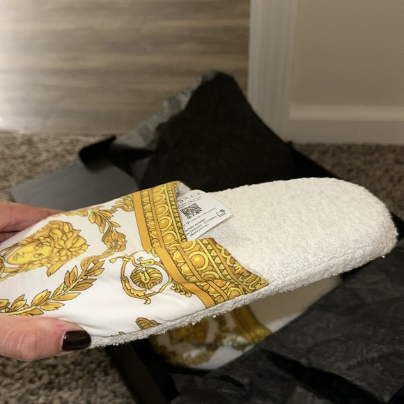 Versace women’s slippers - Picture 7 of 7